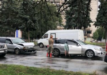 В Ужгороді зіштовхнулися два автомобілі (ФОТО)