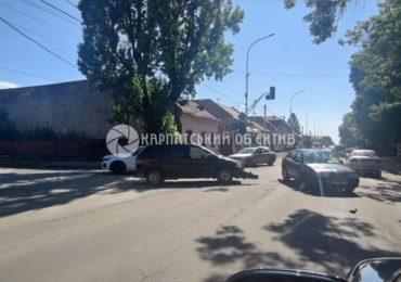 В Ужгороді на вулиці Гагаріна сталися відразу дві ДТП