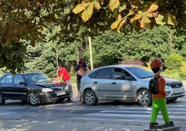 ДТП в Ужгороді: зіштовхнулися 2 автомобілі (ФОТО)