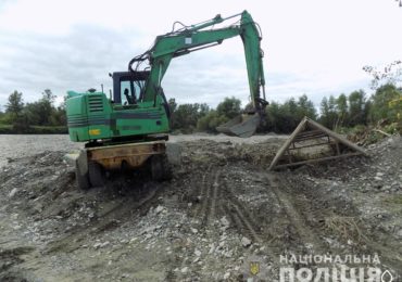 На Закарпатті припинили незаконний видобуток гравію (ФОТО)