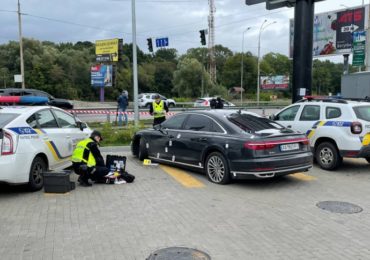 Під Києвом розстріляли авто першого помічника президента Сергія Шефіра (ФОТО, ВІДЕО)