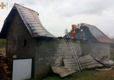 Пожежа на Закарпатті: горіла літня кухня та хлів (ФОТО)