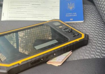 Намагався "відкупитися": на Закарпатті затримали чоловіка, який керував без відповідної категорії та порушив ПДР