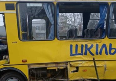 На Львівщині шкільний автобус зіткнувся з вантажівкою