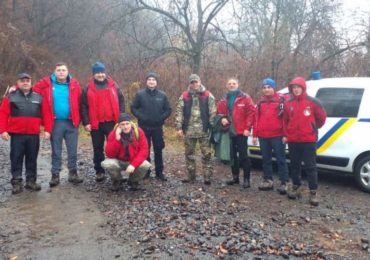 80-річний чоловік, який заблукав у лісі поблизу с. Карпати, знайшовся (ФОТО)