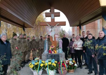 З нагоди Дня Гідності та Свободи у  Виноградові вшанували пам'ять загиблих Героїв