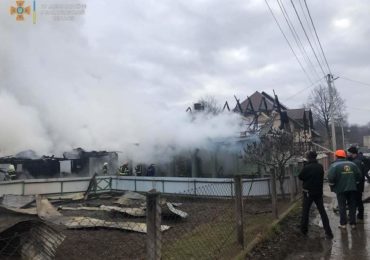 Пожежа на Закарпатті: горів житловий будинок разом із дерев’яною прибудовою