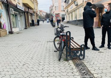 За відсутність погодження вивіски на закладах Ужгорода муніципали виписали 21 протокол (ФОТО, ВІДЕО)