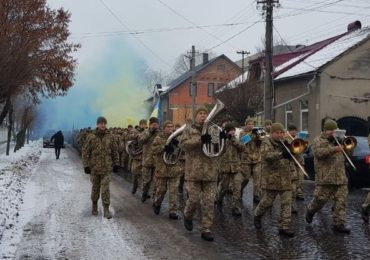 Бійці 128-ї бригади у Мукачеві пройшли урочистим маршем