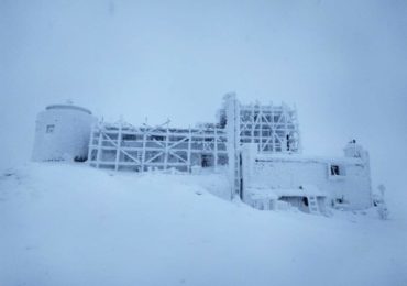 На високогір'ї Карпат падає сніг та температура повітря -5°С