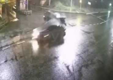 В Ужгороді водій на BMW врізався в Renault та поїхав далі (ВІДЕО)