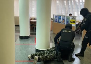 В Ужгороді правоохоронці відпрацювали умовну ситуацію пограбування банку (ВІДЕО)