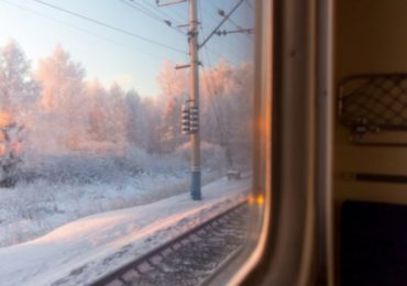 Через падіння дерева на колію затримується 4 потяги у рахівському напрямку