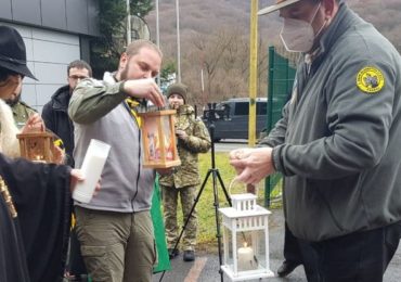 Вифлеємський вогонь передали закарпатським пластунам словацькі колеги