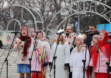 В Ужгороді на площі Шандора Петефі лунали «Різдвяні мотиви»