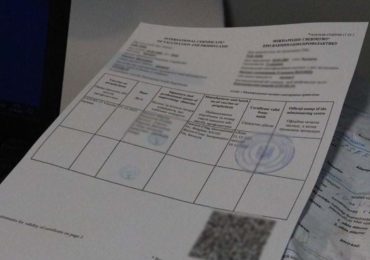 У Хусті правоохоронці виявили 4 підроблені сертифікати у персоналу піцерії