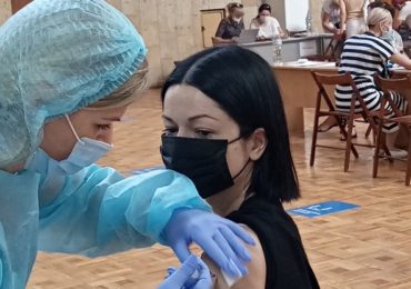 Впродовж року найбільше людей вакцинували в Ужгороді та в Мукачівській громаді, — епідеміологиня