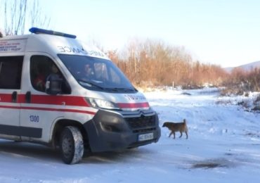 Ями та бездоріжжя: як працює швидка у гірських селах Закарпаття (ВІДЕО)