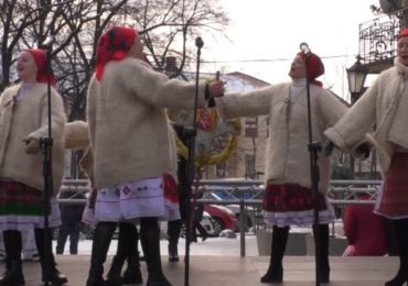 В Ужгороді на площі Петефі влаштували "Різдвяну коляду" (ВІДЕО)