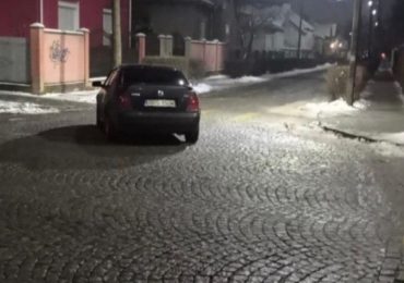 Залишив посеред вулиці: у Мукачеві водій забув своє авто (ФОТО)