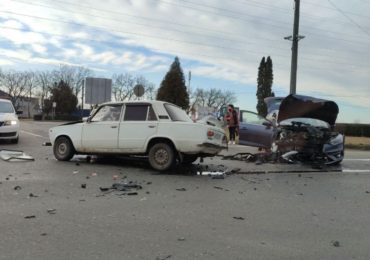 На виїзді з Мукачева зіткнулись два автомобілі (ФОТО, ВІДЕО)