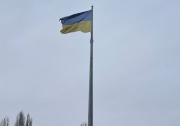 В Ужгороді до Дня єднання підняли прапор України на 30-метровий флагшток (ФОТО)