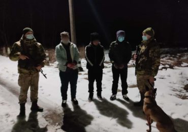На Закарпатті прикордонники затримали чергову групу нелегалів