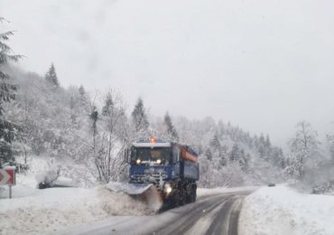 На перевалах Закарпаття сніжить: за добу нападало майже метр снігу (ФОТО)