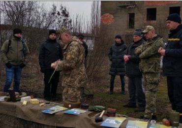 Поводження зі зброєю і тактична медицина: для закарпатців провели військовий вишкіл (ВІДЕО)