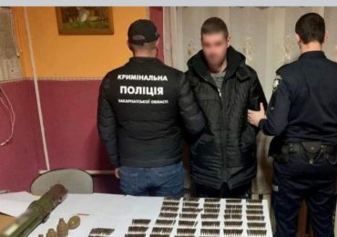 Сотні патронів, гранати та РПГ: правоохоронці затримали ужгородця під час збуту партії зброї на Берегівщині (ФОТО)