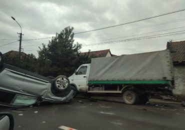 ДТП на Закарпатті: після зіткнення автівка опинилась на даху (ФОТО)