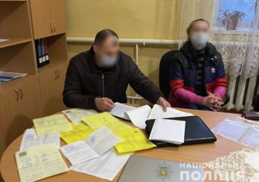 На Закарпатті поліцейські викрили 19 освітян з підробленими COVID-сертифікатами (ВІДЕО)