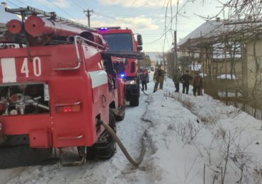 Загорання помітили сусіди: на Закарпатті горів житловий будинок (ФОТО)