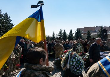 Трьох захисників України поховали сьогодні в Ужгороді на Пагорбі Слави (ФОТО)