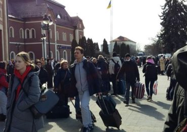 До Ужгорода щодня приїжджають близько 10-ти потягів з вимушеними переселенцями