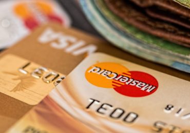 Mastercard та Visa заблокували доступ до платіжної системи кільком російським банкам