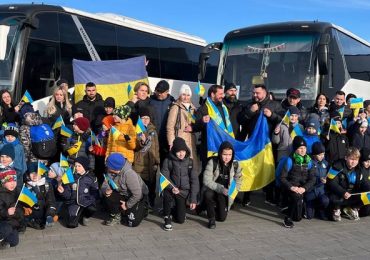 Із Закарпаття до Італії відправили 80 дітей-футболістів (ФОТО)