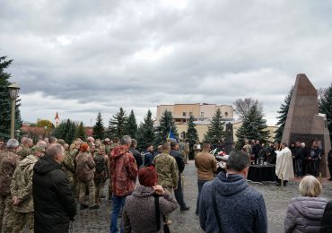 Захисника України Євгенія Кондратьєва поховали сьогодні в Ужгороді на Пагорбі Слави