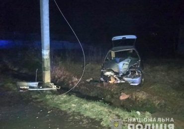 На Мукачівщині п'яний водій в'їхав у електроопору: постраждала 37-річна закарпатка