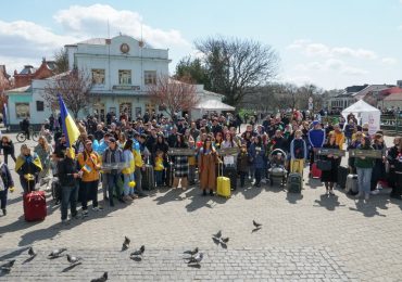 В Ужгороді відбувся флешмоб на підтримку українців (ФОТО)