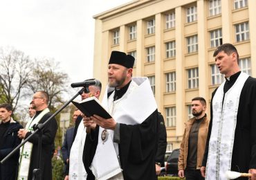 В Ужгороді владика Ніл освятив паски для закарпатських військових