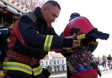 В Ужгороді рятувальники навчали, як діяти у випадку хімічної атаки (ВІДЕО)