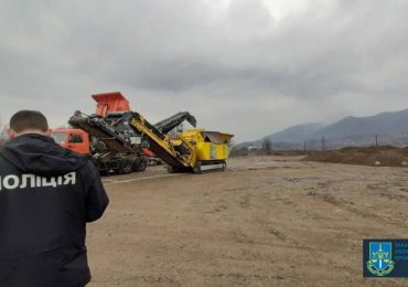 Підприємця з Хуста підозрюють у незаконному видобутку піщано-гравійної суміші зі збитками державі у 67,5 млн грн