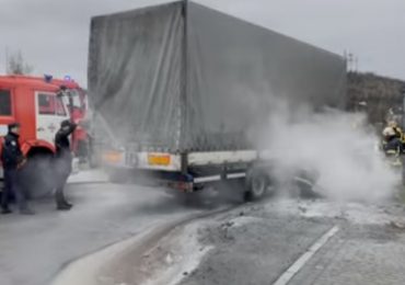 У Мукачеві загорівся причеп вантажівки (ВІДЕО)