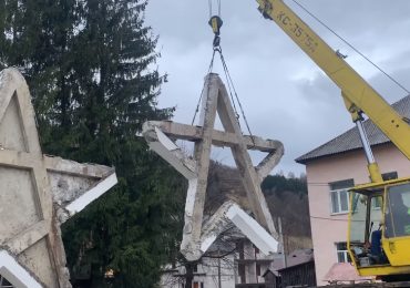 На Рахівщині демонтували радянську зірку (ФОТО, ВІДЕО)