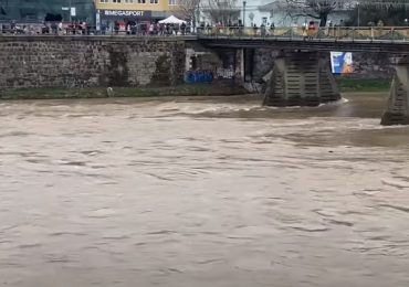 В Ужгороді значно піднявся рівень води в річці Уж (ВІДЕО)