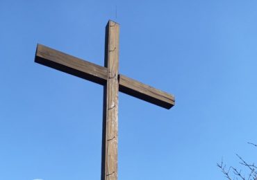 У Перечині демонтували головний хрест міста
