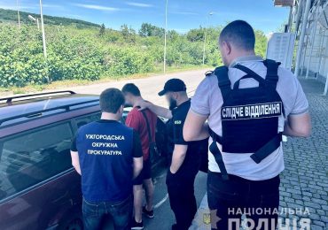 На Закарпатті затримали експосадовця, який підробляв документи для виїзду чоловіків призовного віку за кордон