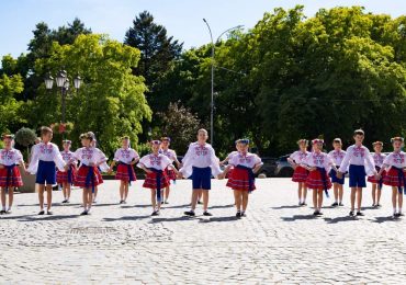 В Ужгороді відбувся концерт на підтримку ЗСУ «А я іду по світу у вишиванці»