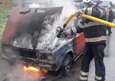 На Закарпатті ВАЗ-2107 загорівся на ходу (ФОТО)